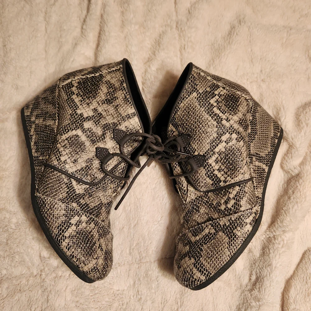 Toms Snake Print Ankle Boots Size 11 Euc